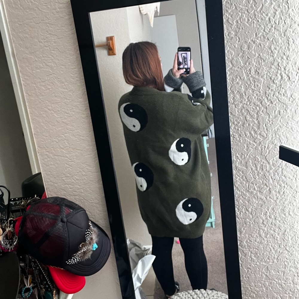 Olive Green Yin Yang Cardi - Picture 4 of 10